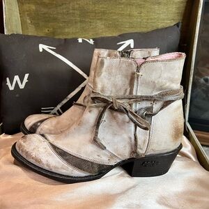 NWOT Miss Macie Ladies Desert Dancer Booties